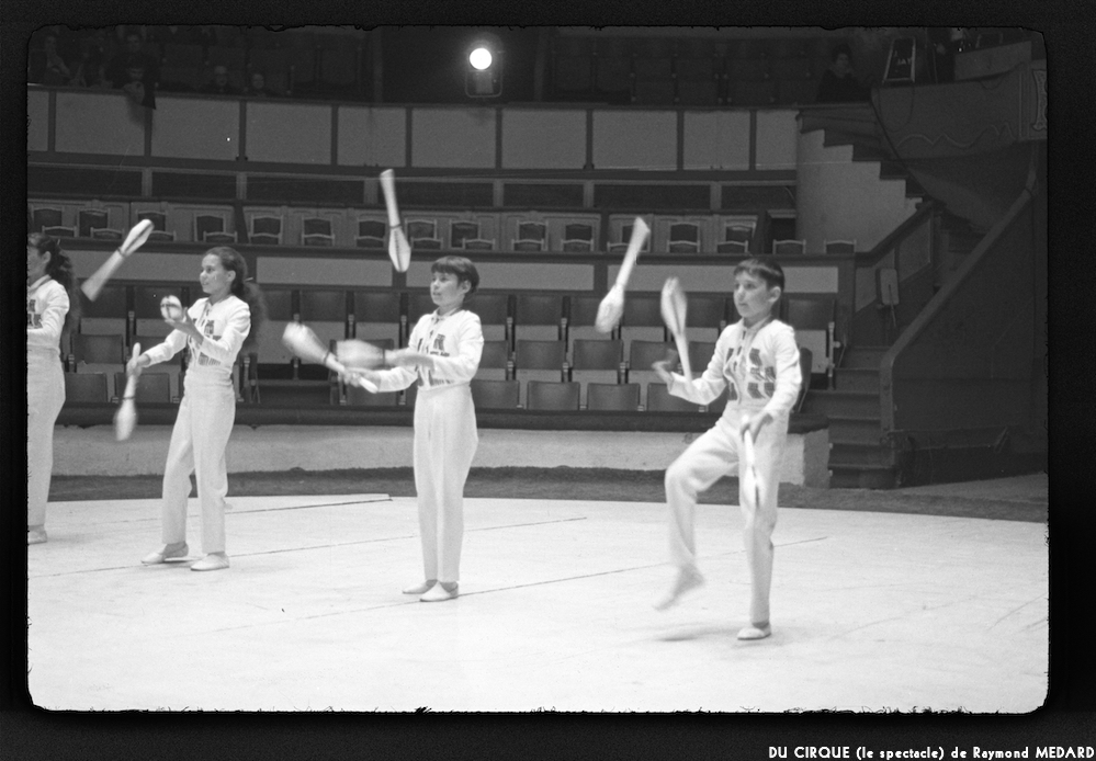 image: This is ‘
LE CIRQUE (le spectacle) 16
’.