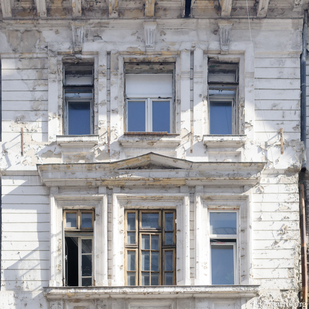 image: This is ‘
bucharest (i) 2
’.