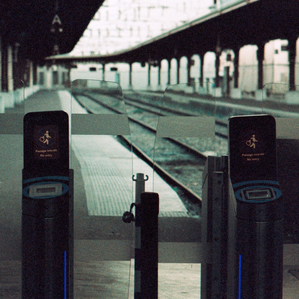 image: This is ‘
paris (xx) 1
’.