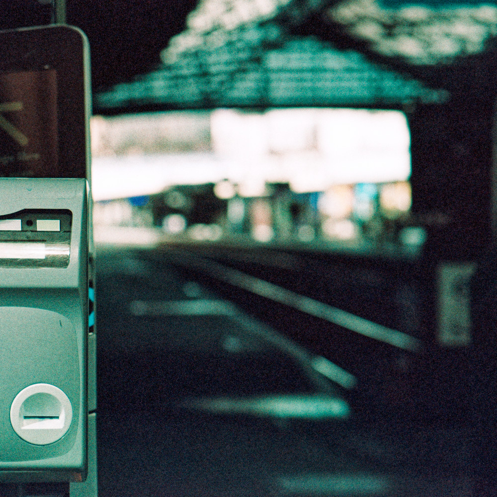 image: This is ‘
paris (xx) 4
’.