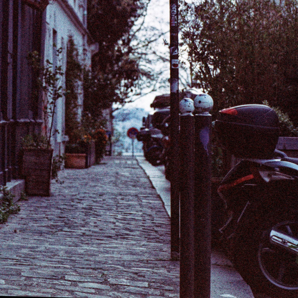 image: This is ‘
montmartre (xx) 1
’.