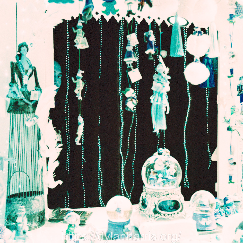 image: This is ‘
christmas market (iii) 5
’.