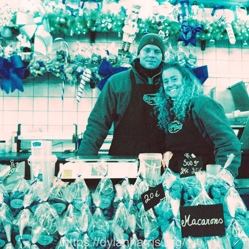 image: This is ‘
christmas market (iii) 9
’.