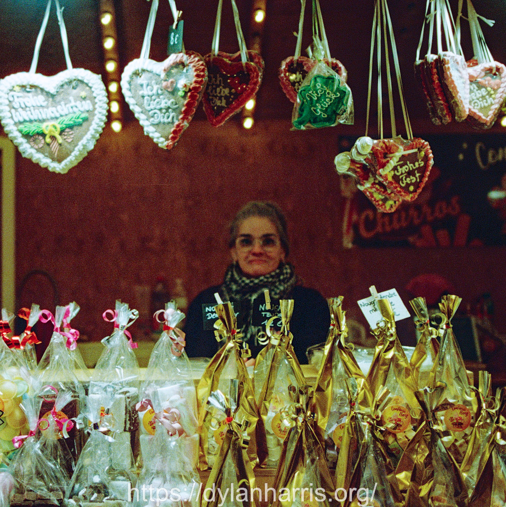 image: This is ‘
christmas market (v) 1
’.