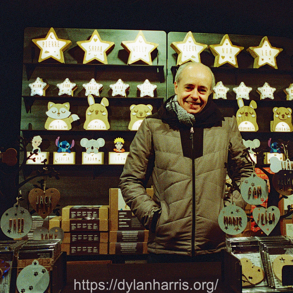 image: This is ‘
christmas market (v) 6
’.