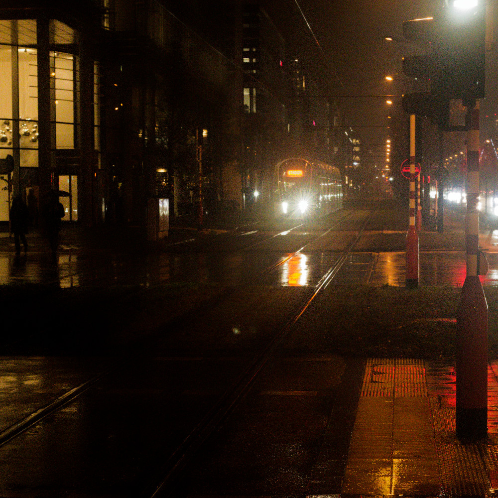 image: This is ‘
tram (iv) 6
’.