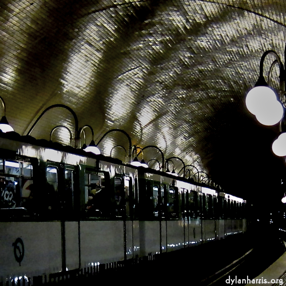 image: This is ‘
metro (ii) 5
’.