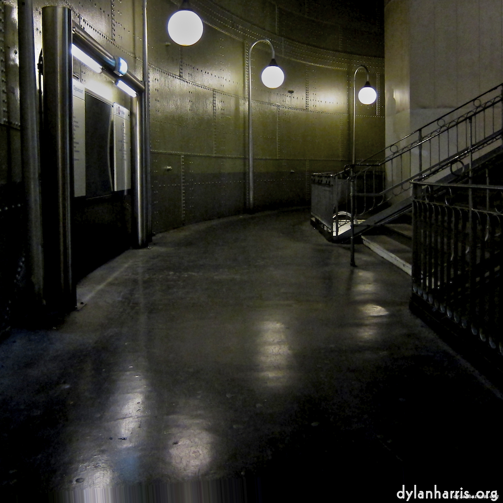 image: This is ‘
metro (ii) 6
’.