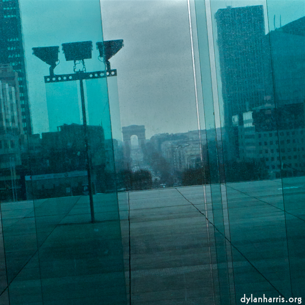 image: This is ‘
la défense (i) 3
’.