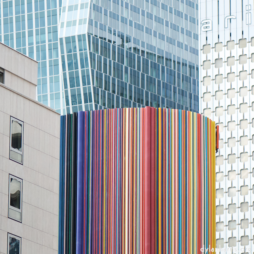 image: This is ‘
la défense (l) 5
’.