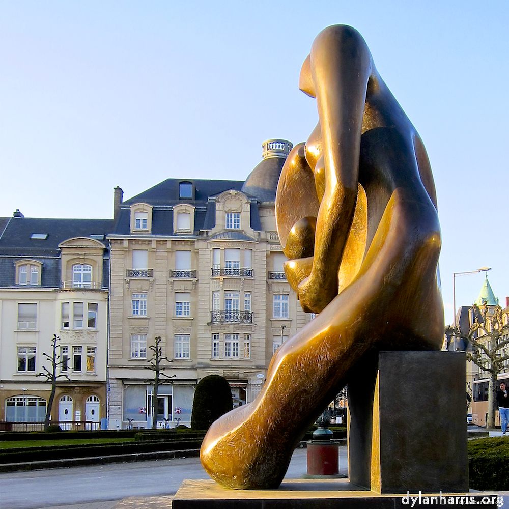 image: This is ‘
sculpture (v) 3
’.