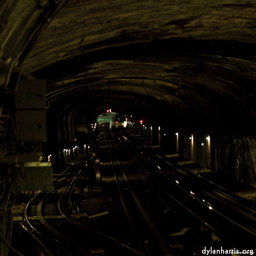 Image 'metro (i) 3'.