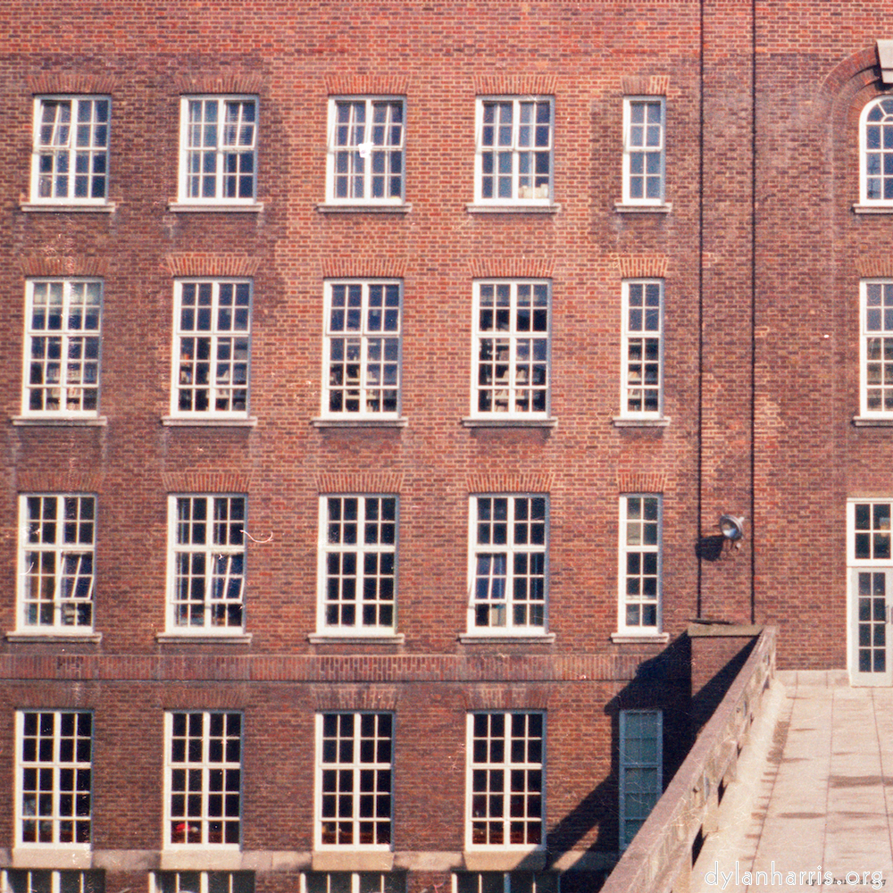 image: This is ‘
thames poly (ix) 3
’.