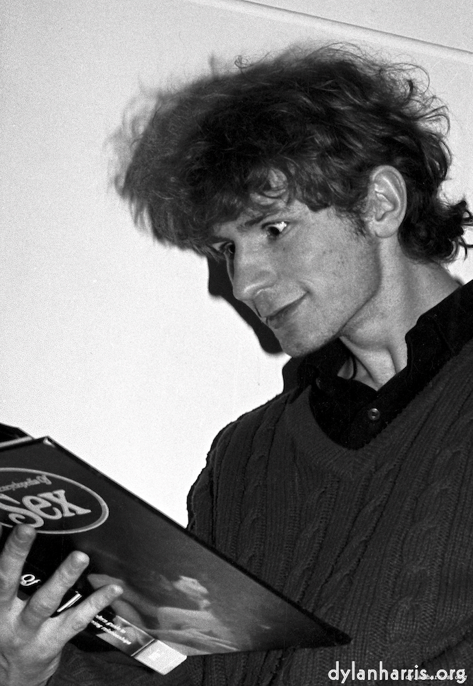 image: This is ‘
thames poly (i) 2
’.