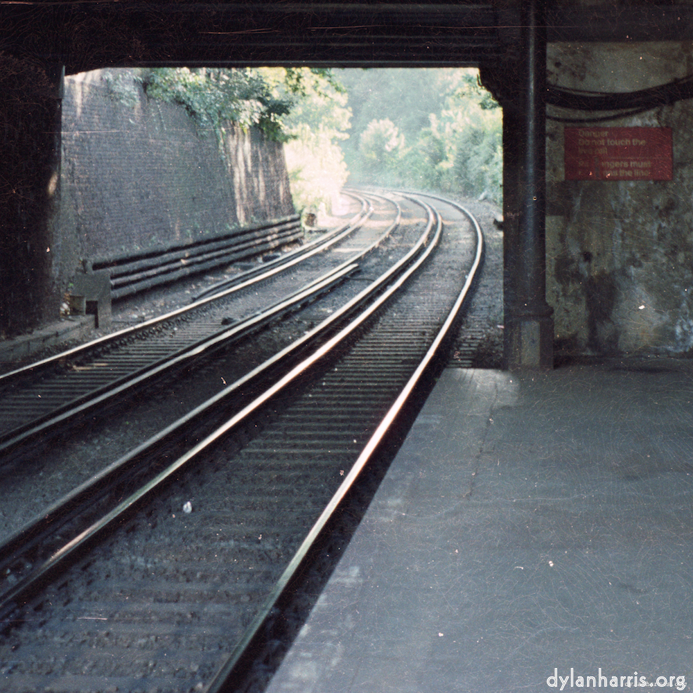 image: This is ‘
travel 2
’.