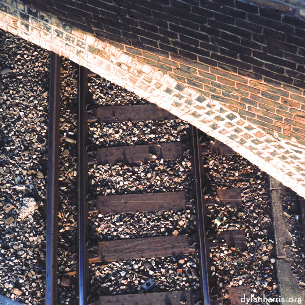 Image: Image 'train (xi) 2'.