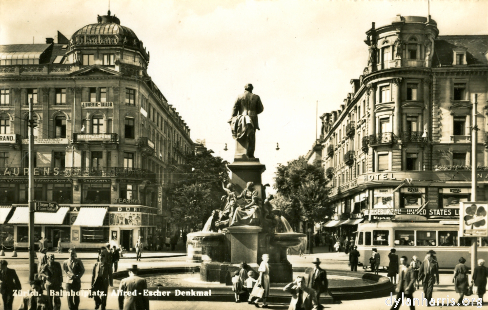 image: Postcard: Zürich. Bahnhofplatz. Afred-Escher Denkmal [[ The Bahnhofstrasse from the Station. ]]